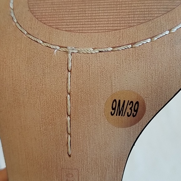 VINCE CAMUTO heels - Picture 4 of 5